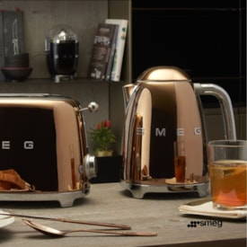 Chaleira Elétrica Rose Gold - SMEG